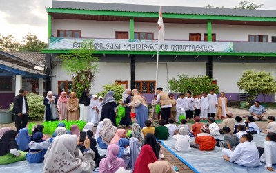 Kegiatan Pembagian Zakat di SDIT Mutiara